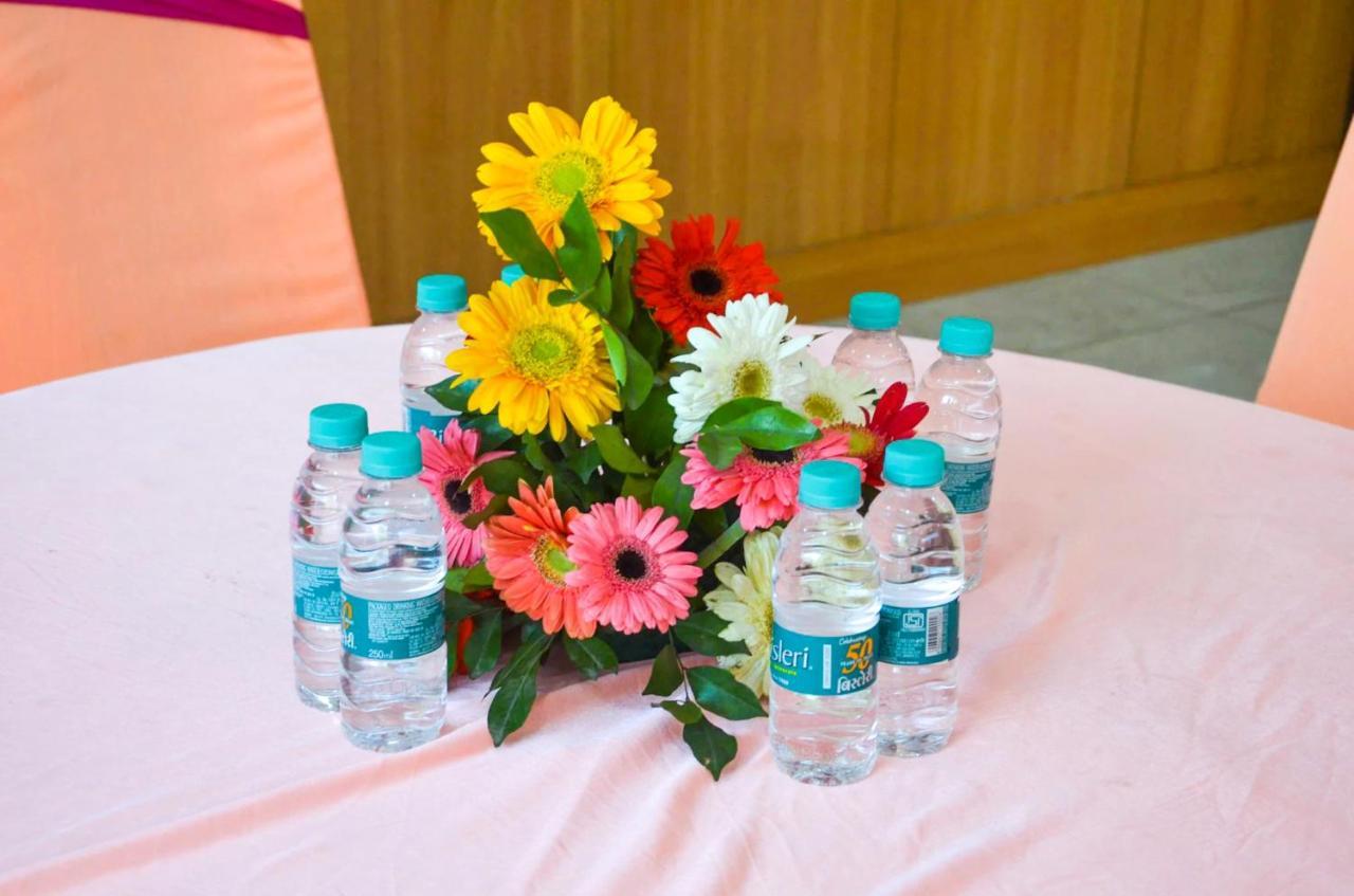 Fabhotel Roselle Inn Lucknow Exteriör bild