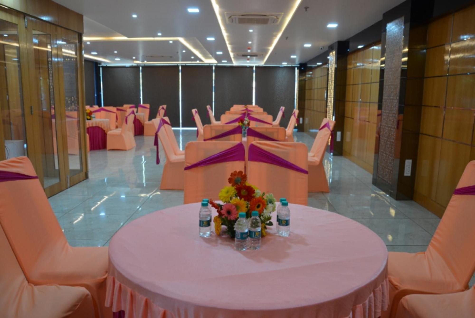 Fabhotel Roselle Inn Lucknow Exteriör bild