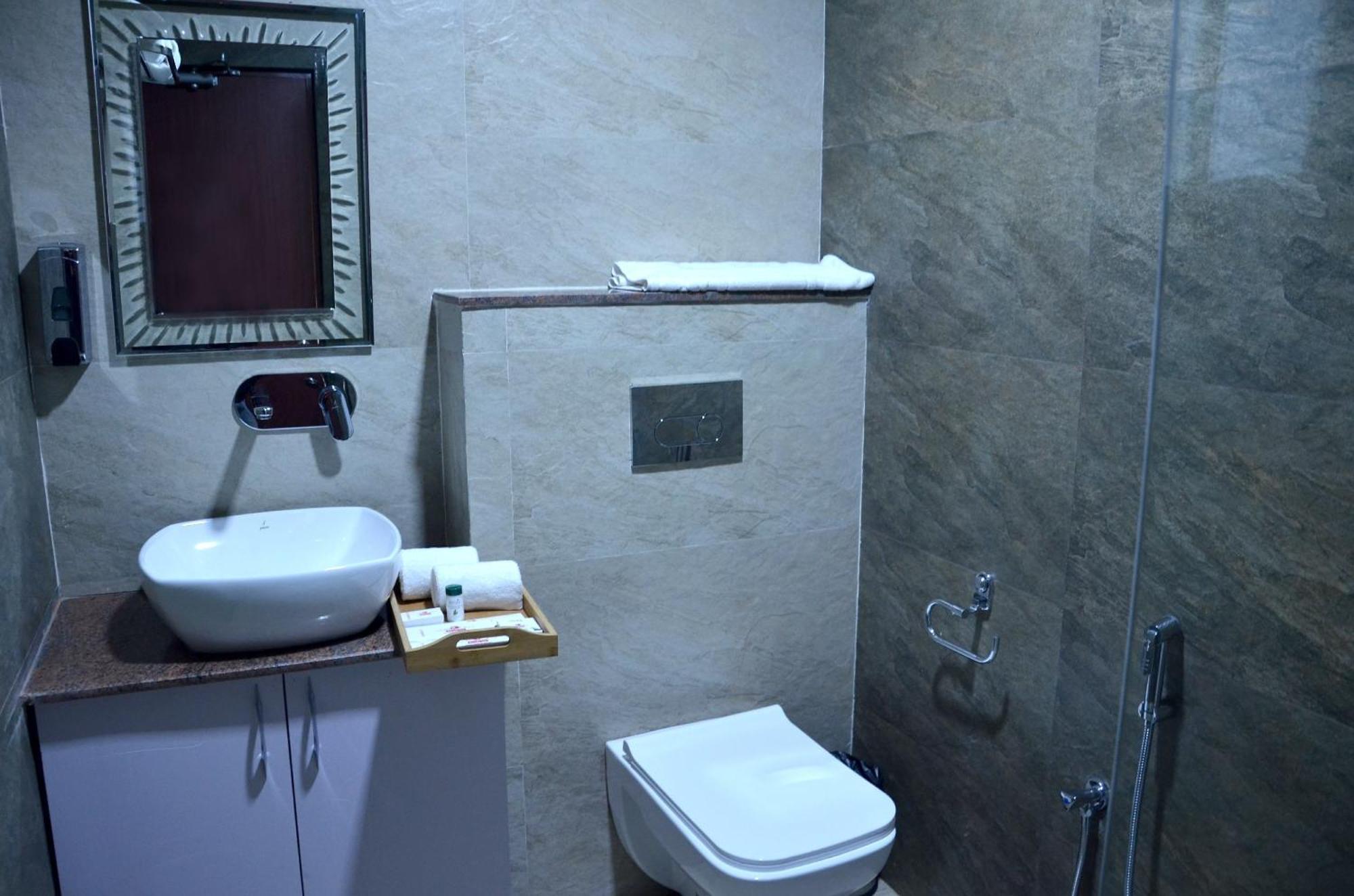 Fabhotel Roselle Inn Lucknow Exteriör bild